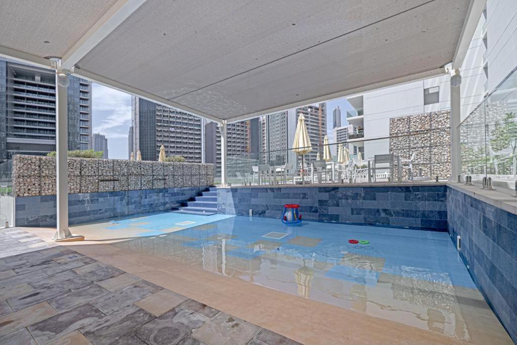 Cozy One Bedroom With Burj-khalifa View شقة